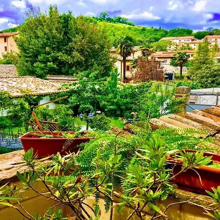 Appartamento Contessa Media, Central Spoleto, Sleeps 4