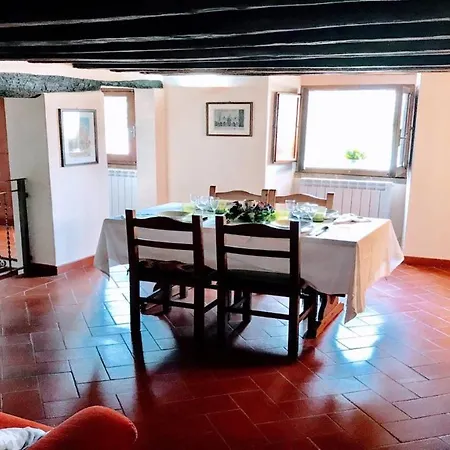 Appartamento Contessa Media, Central Spoleto, Sleeps 4
