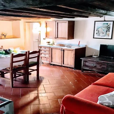 Contessa Media, Central Spoleto, Sleeps 4 Apartment