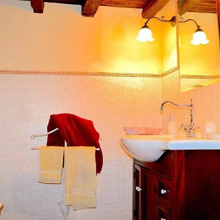 Contessa Media, Central Spoleto, Sleeps 4 Appartamento