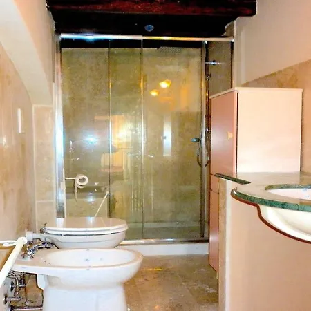 Appartamento Contessa Media, Central Spoleto, Sleeps 4 Spoleto