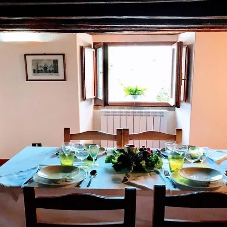Contessa Media, Central Spoleto, Sleeps 4 Apartment *