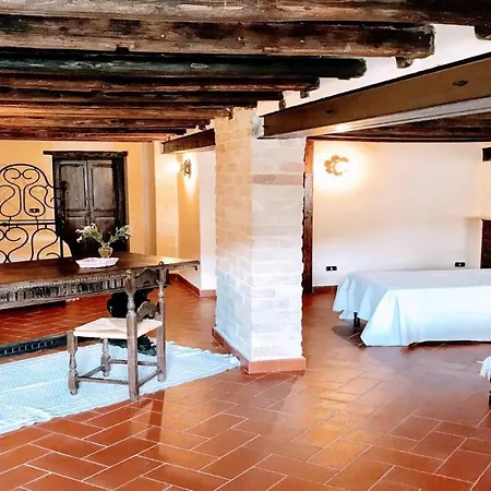 Contessa Media, Central Spoleto, Sleeps 4